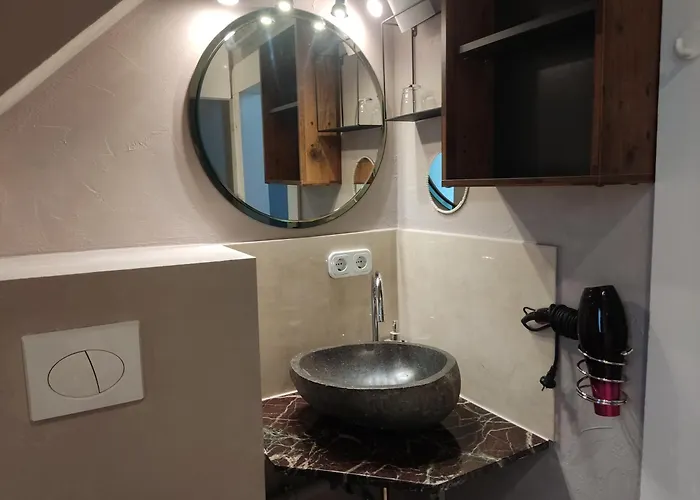 Bellacaro 3* لونه